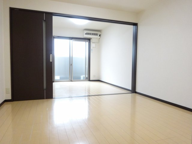 フローラ河内長野の居間・リビング|同物件別部屋イメージ写真