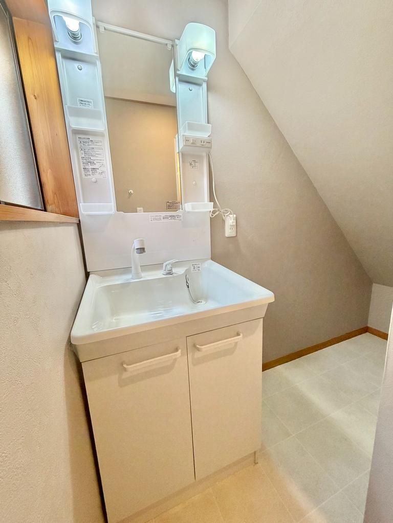 日高市高萩東1丁目　中古戸建　の独立洗面台