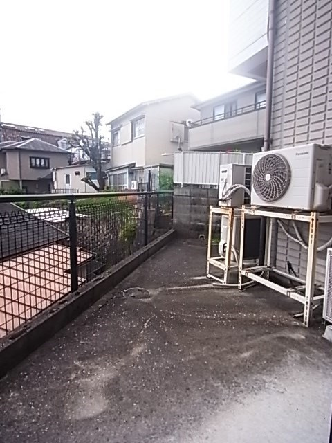 大倉山ハイツC棟のバルコニー