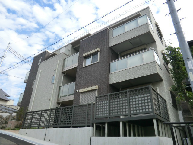 ヒルズ中山手の外観