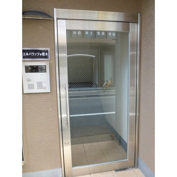 エルパラッツォ塚本のエントランス