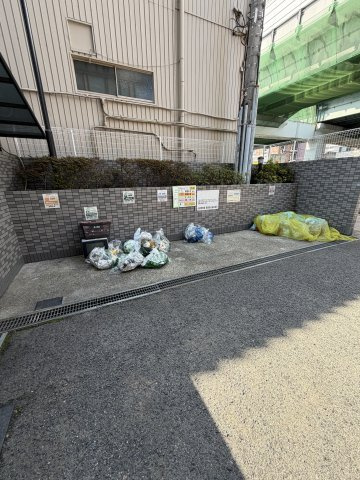 朝日プラザαポート神戸の駐車場