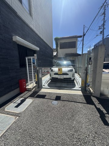 レジデンス神戸大倉山グルーブの駐車場