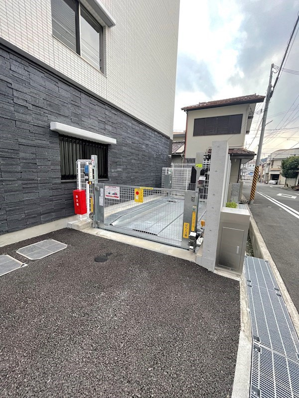 レジデンス神戸大倉山グルーブの駐車場|車をお持ちの方に嬉しい駐車場付きの物件です