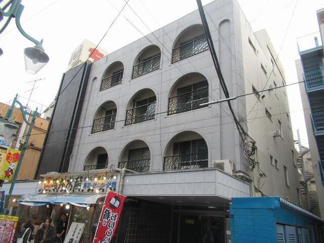 平原マンションのエントランス
