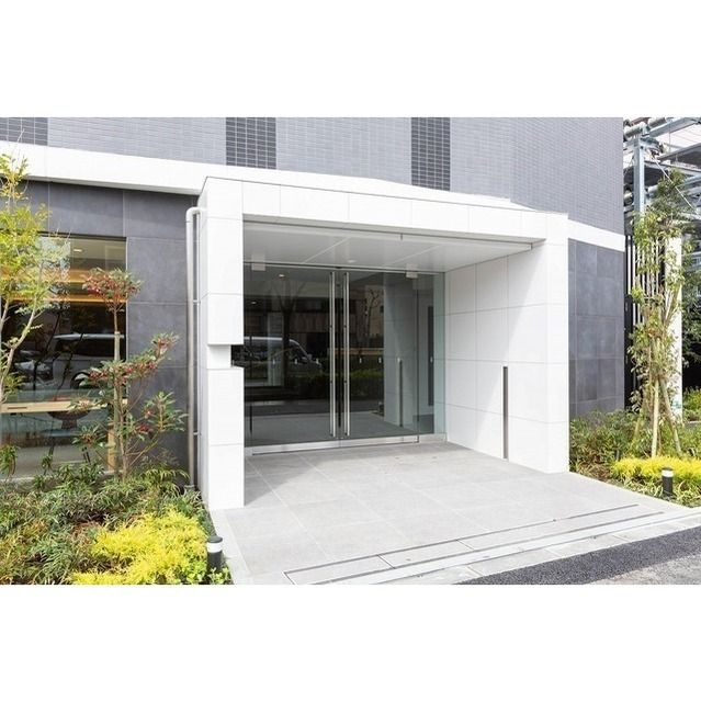 コンフォリア・リヴ西葛西のエントランス