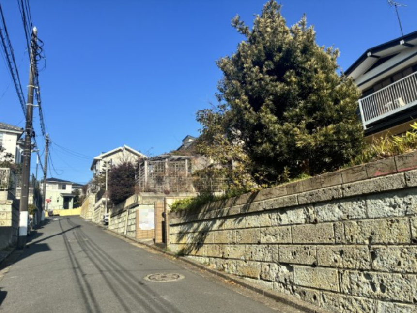整形地　陽当たり良好　建築条件なし　の前面道路含む現地写真|前面道路