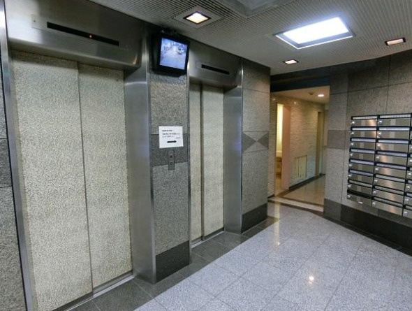 大阪市中央区久太郎町２丁目の事務所のエントランス