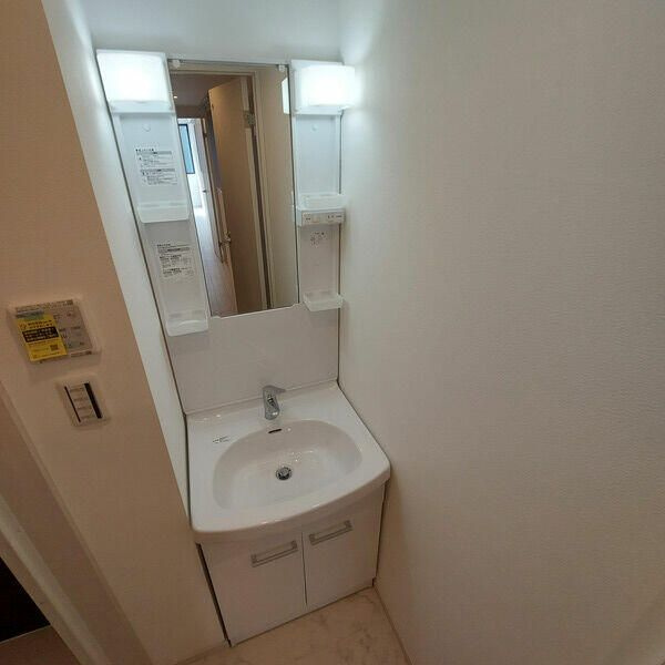 イクシオ　トウカイの独立洗面台