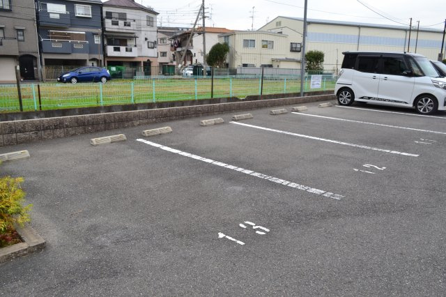 ｂｅｌｉｓｔｒｉの駐車場|敷地内駐車場