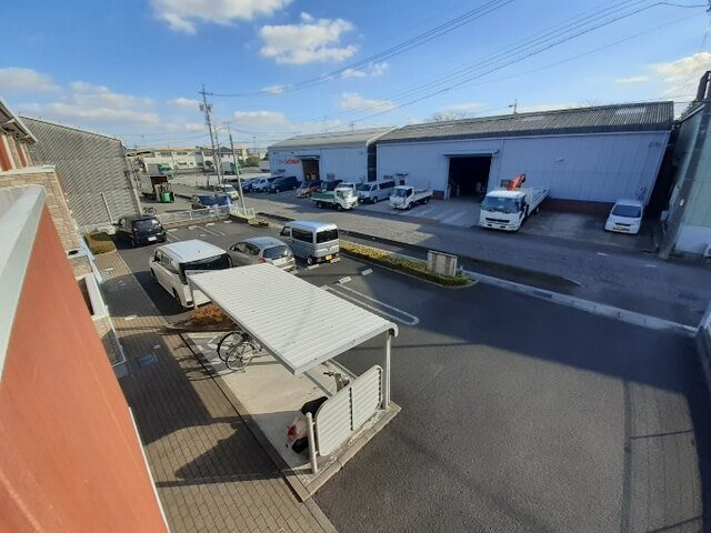 バロン・栗島の駐車場