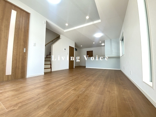 【居間・リビング】 | 【仲介手数料０円】茅ヶ崎市香川4丁目　新築一戸建て　3号棟　全3棟 | 茅ヶ崎市香川4丁目　新築一戸建て　全3棟