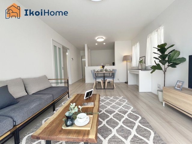 神戸市西区天王山　新築戸建の居間・リビング|◆同社施工例◆リビングは長方形で家具を配置しやすい間取りとなっております。