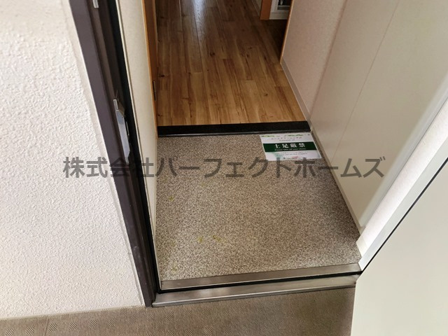 イーウエストの玄関|収納もある玄関です