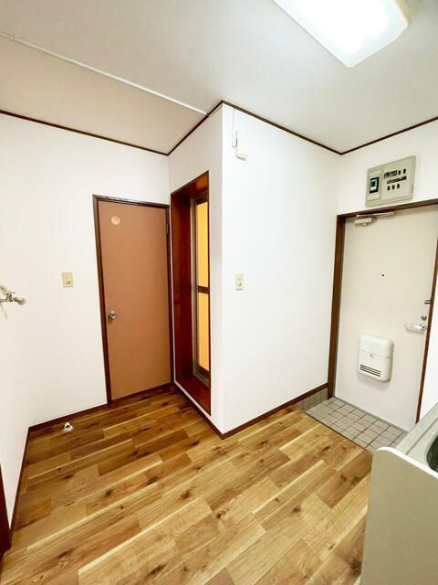 リバティワカミヤの玄関