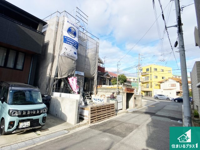 明石市荷山町　新築一戸建ての前面道路含む現地写真|周辺は落ち着いた街並みの住宅地！子育てがしやすい住環境です！まだ未完成ですが、現地でしかわからない事もございます。是非一度ご覧ください。