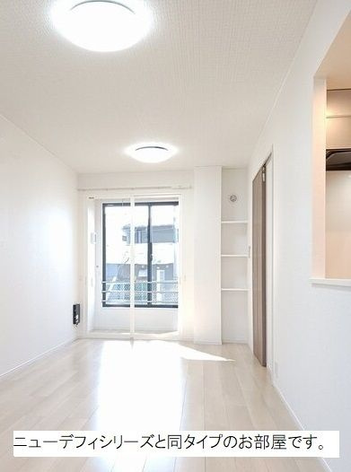 ヒカルサ焼津塩津イーストの居間・リビング