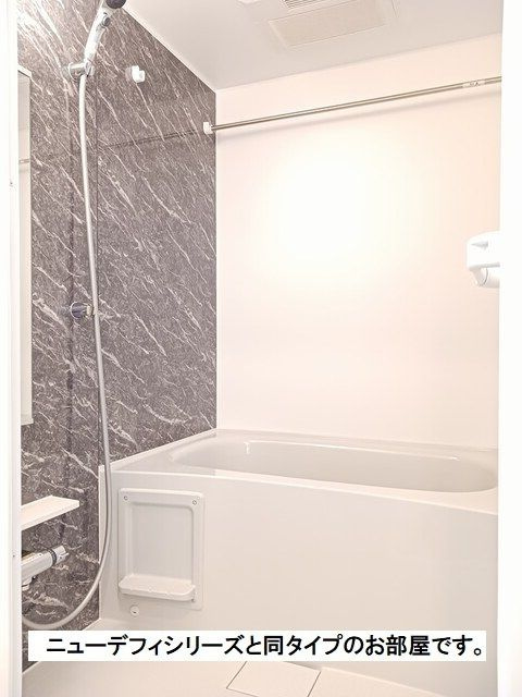 ヒカルサ焼津塩津イーストの浴室