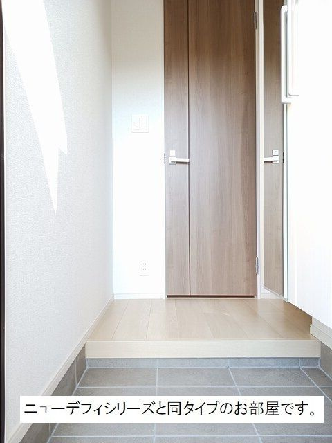 ヒカルサ焼津塩津イーストの玄関