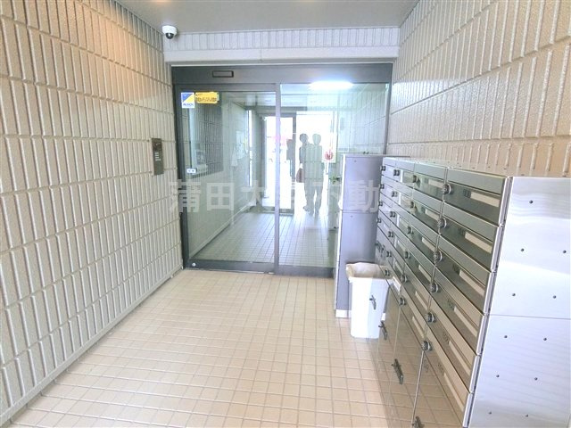 ドルフ武蔵新田　のエントランス|防犯カメラオートロック宅配BOXメールBOX　エントランス