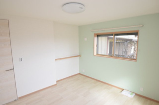 【洋室】 | 岩槻区宮町貸戸建て | 2階南側の洋室です