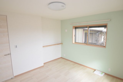 【洋室】 | 岩槻区宮町貸戸建て | 2階南側の洋室です