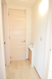  | 岩槻区宮町貸戸建て | 2階トイレ前に手洗があります。