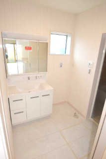 【洗面所】 | 岩槻区宮町貸戸建て | 床下収納あります