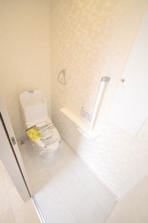 【トイレ】 | 岩槻区宮町貸戸建て | 1階トイレ