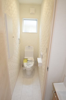 【トイレ】 | 岩槻区宮町貸戸建て | 各階にあります