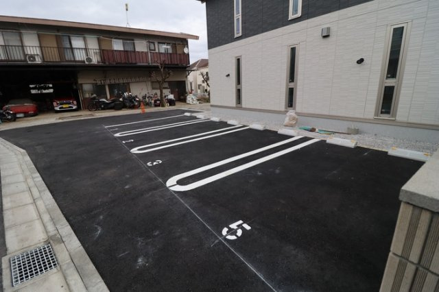 ソレイユ・ルヴァンの駐車場