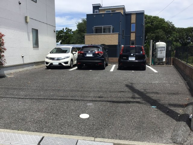 アルメゾンSUAVEの駐車場|駐車場に車を止められます