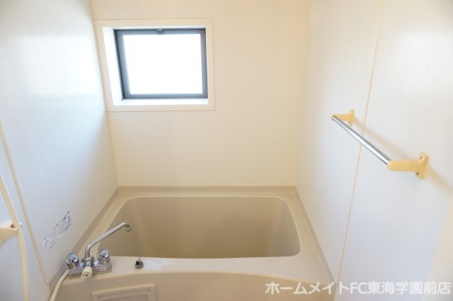 菊池郡菊陽町光の森３丁目のアパートの浴室