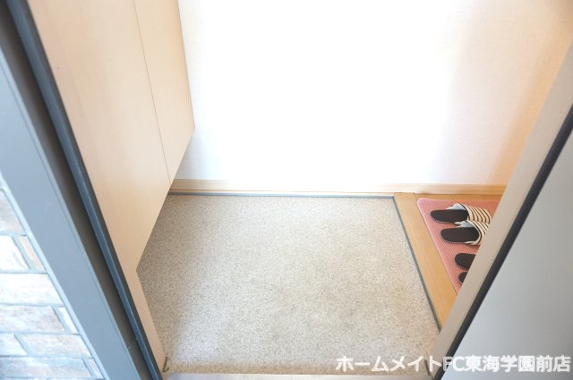 菊池郡菊陽町光の森３丁目のアパートの玄関
