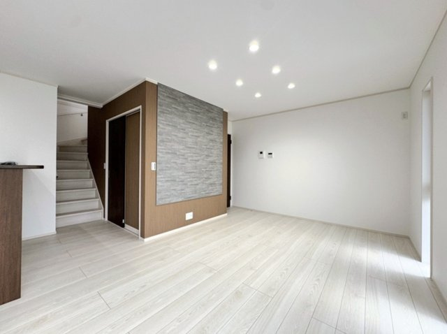 【居間・リビング】 | 行田市持田2丁目　新築戸建　全15棟　1号棟