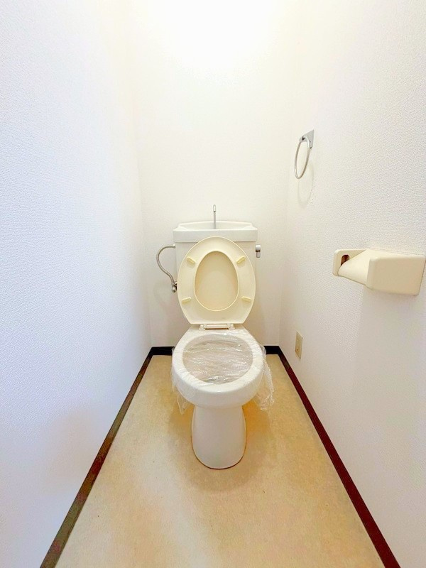シャロム国分【キャッシュバック対象物件】のトイレ|ゆったりとした空間のトイレです