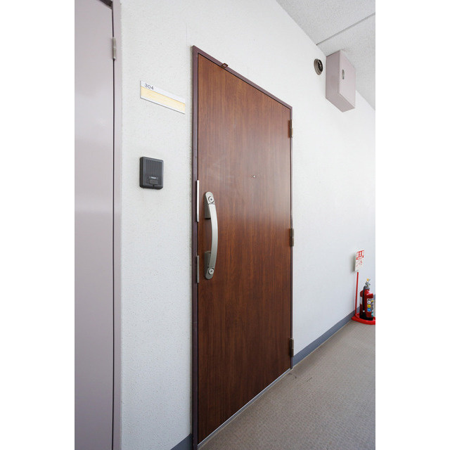 ルクレ新大阪レジデンスの玄関