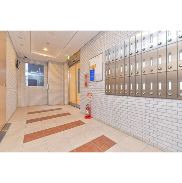 ルクレ新大阪レジデンスの居間・リビング