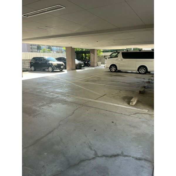 サンライズコートの駐車場