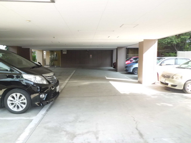 サンライズコートの駐車場