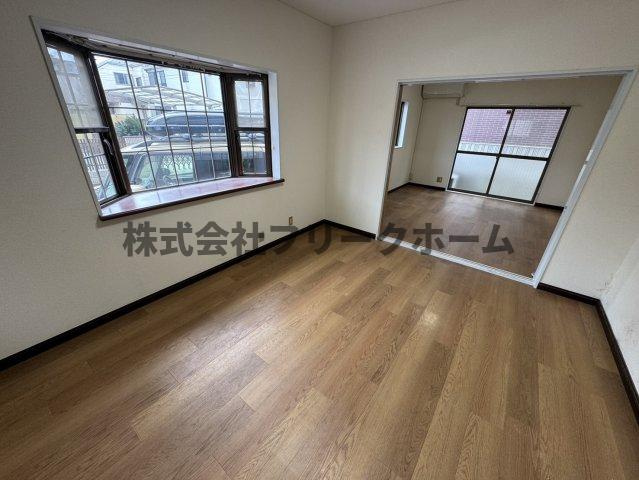 武蔵野市吉祥寺南町４丁目のアパートの居間・リビング