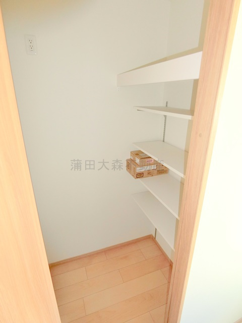 大森東3丁目貸家の収納|キッチン　パントリー