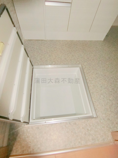 大森東3丁目貸家の収納|洗面所　床下収納