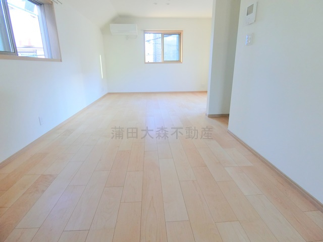 大森東3丁目貸家の居間・リビング|LD13.6帖+K3.8帖