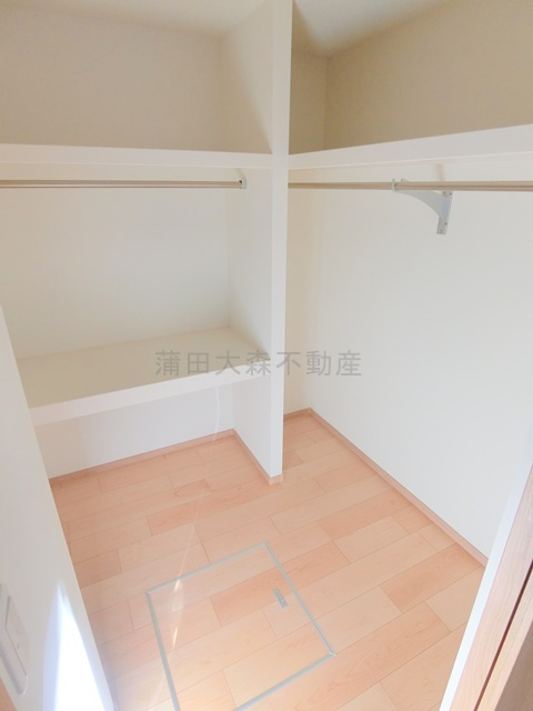 大森東3丁目貸家の収納|洋室4.9帖　ウォークインクローゼット