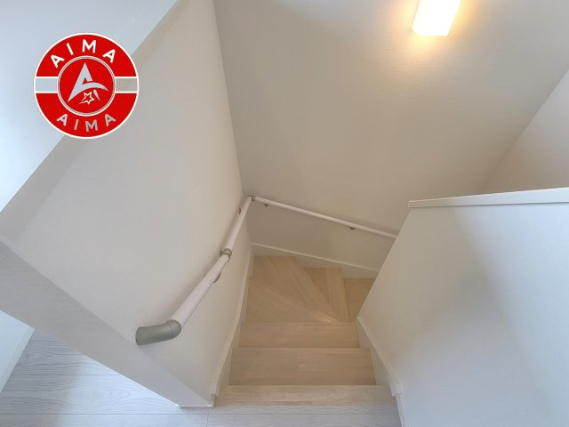 福岡市南区鶴田1丁目第1-2棟（6号棟）の内観：施工例|階段からも明るい光が入ります。採光や通風も階段の重要な役割です。