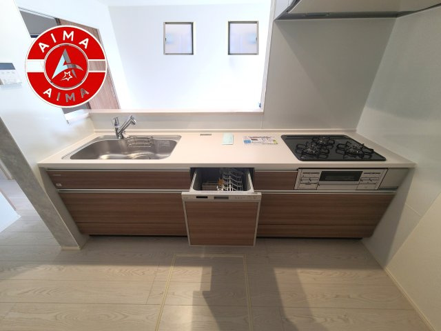 福岡市南区鶴田1丁目第1-2棟（6号棟）の内観：施工例|ダイニングテーブルへの配膳がラクラク、お料理はかどるカウンター付きシステムキッチン！