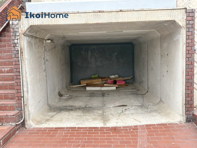 明石市東朝霧丘　中古戸建の駐車場|【ホームページに現地動画掲載中】●年中無休：当日予約可●掘り込み車庫1台ございます！