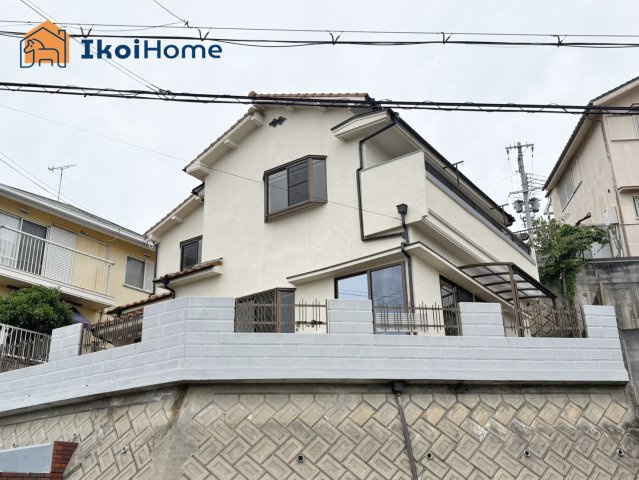 明石市東朝霧丘　中古戸建のエントランス|●資料・カタログのご請求無料●　朝霧小学校までは徒歩14分、朝霧中学校までは徒歩14分。