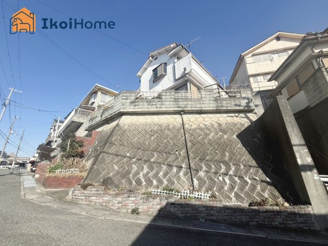 明石市東朝霧丘　中古戸建の玄関|物件・当店の最寄駅まで無料送迎！最短10分で指定場所へお迎えに向かいます！まずはお問い合わせください